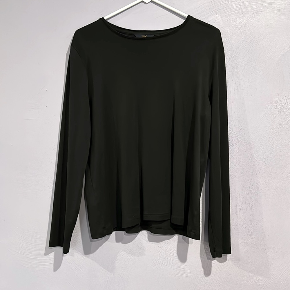 Beautiful plain long sleeve black t shirt worn once